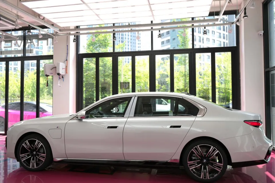 BMW 7 Series New Car Package Review: Cost & Results photo 2
