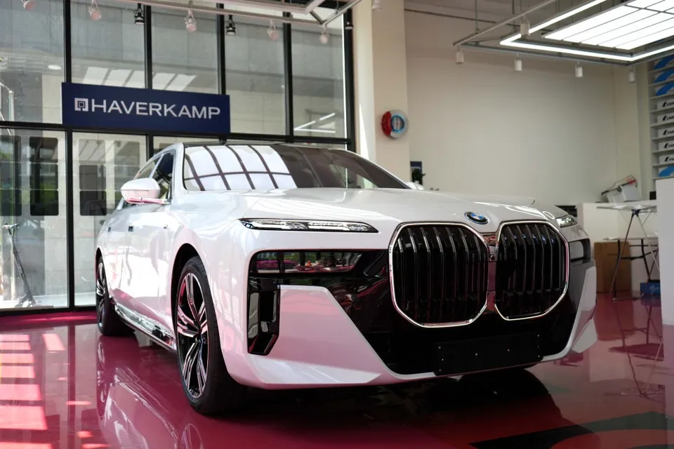 BMW 7 Series new car package - BMW 7 Series New Car Package Review: Cost & Results photo 3