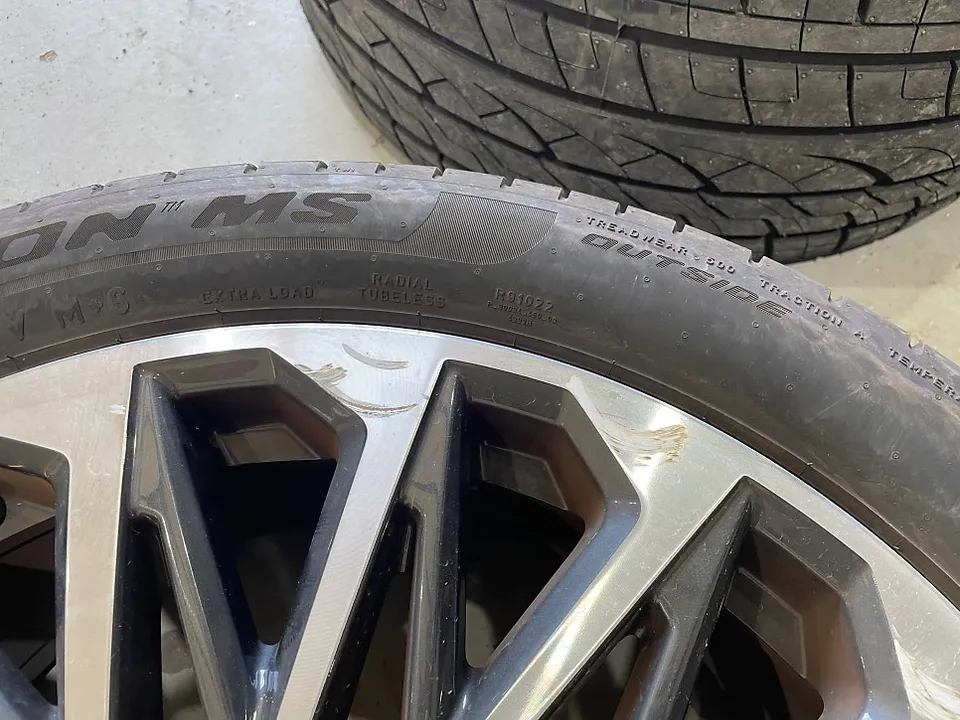 Hyundaiのホイールリペア・塗装事例 施工写真 3-1