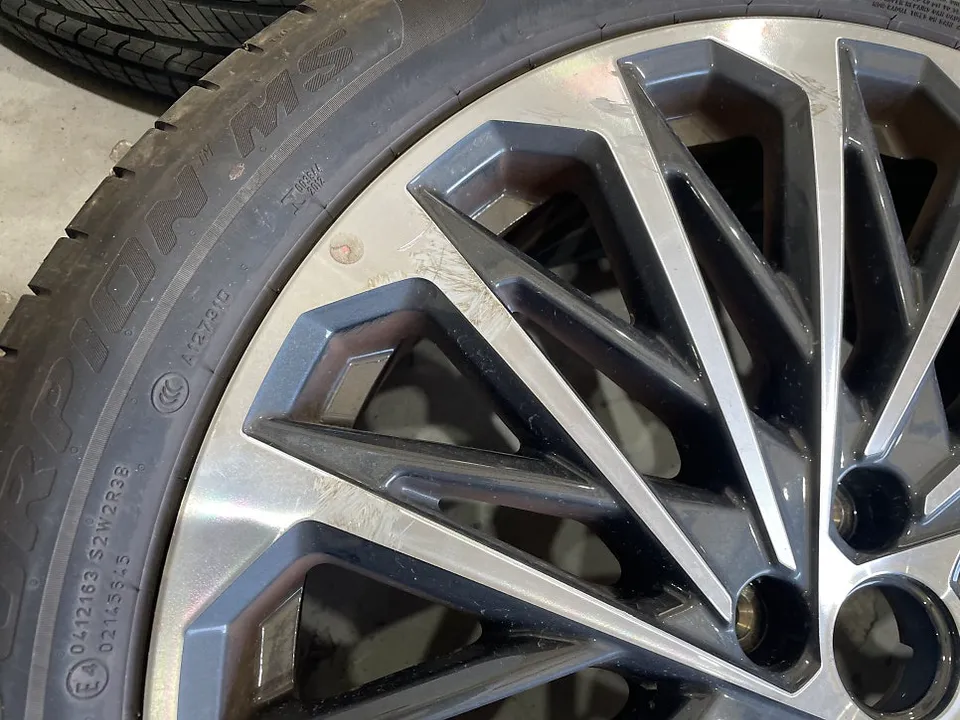 Hyundaiのホイールリペア・塗装事例 施工写真 1-2
