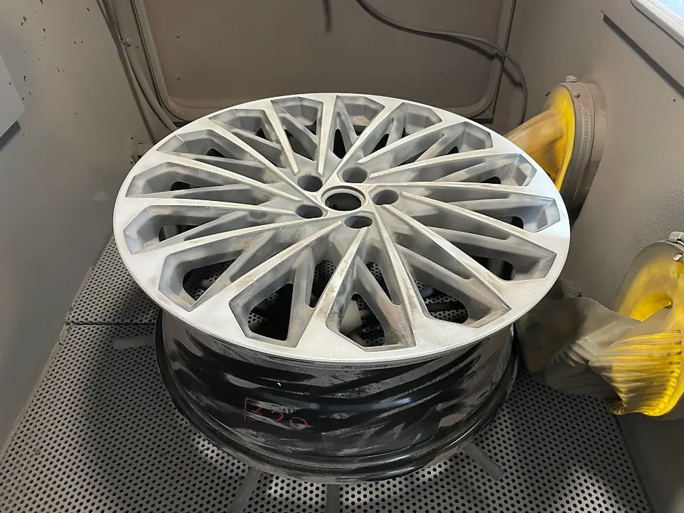 Hyundaiのホイールリペア・塗装事例 施工写真 3-2