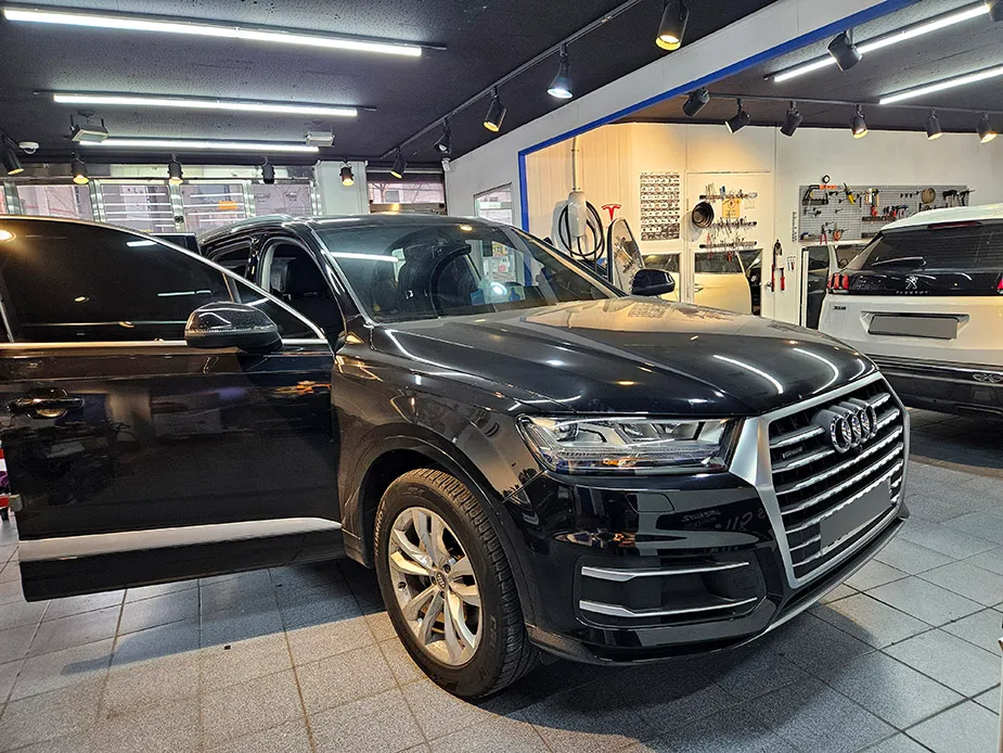 Audi Q7 body repair installation result