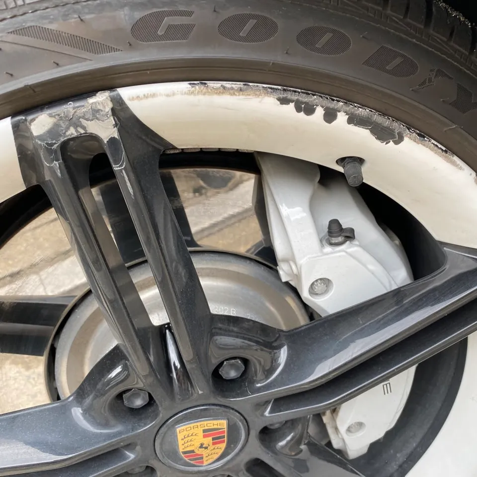 Porsche Taycanのホイールリペア・塗装事例 施工写真 5