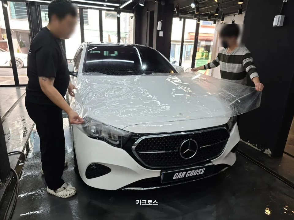 Mercedes-Benz E200のPPF施工事例|費用目安と仕上がり 施工写真 1-3