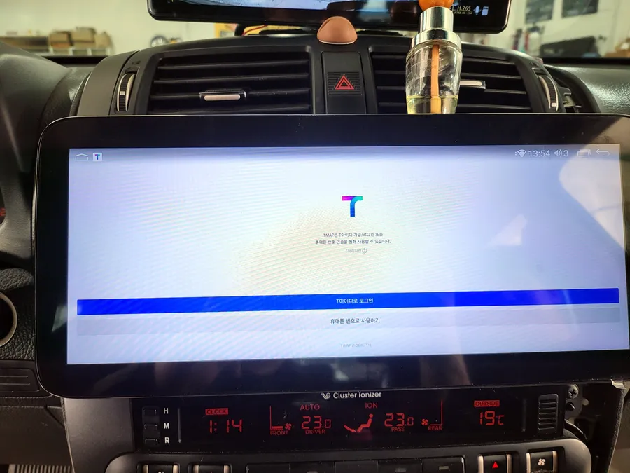 Kia MohaveのAndroid Auto・CarPlay取付事例 施工写真 4-2