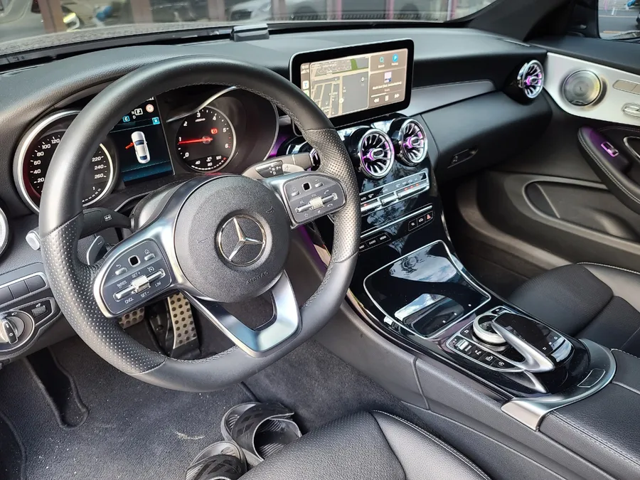 Mercedes-Benz C-Class Interior Customization Review — Sporty Carb photo 2