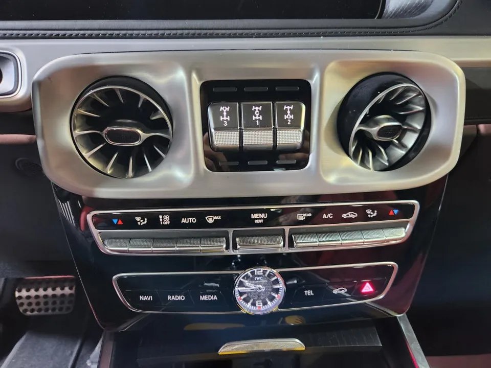 Mercedes-Benz G63 AMG ambient lighting - Mercedes-Benz G63 AMG Ambient Lighting Review — Enhanced Interior photo 4