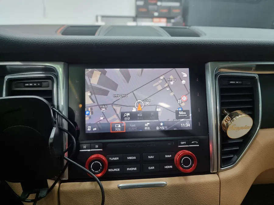 Porsche Macanのドラレコ取付事例|費用目安・仕上がり 施工写真 3-1
