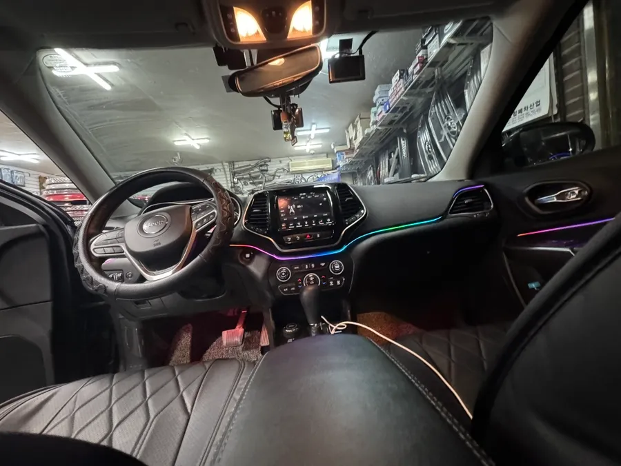 Jeep Cherokee ambient lighting - Jeep Cherokee Ambient Lighting Review — Enhanced Interior Mood photo 3