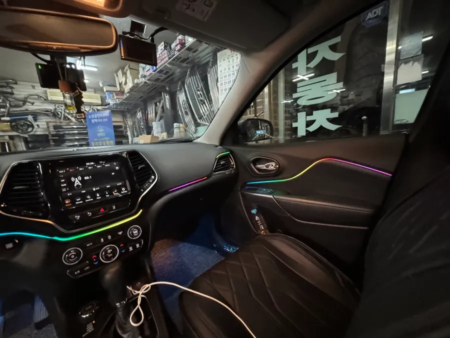 Jeep Cherokee ambient lighting - Jeep Cherokee Ambient Lighting Review — Enhanced Interior Mood photo 4