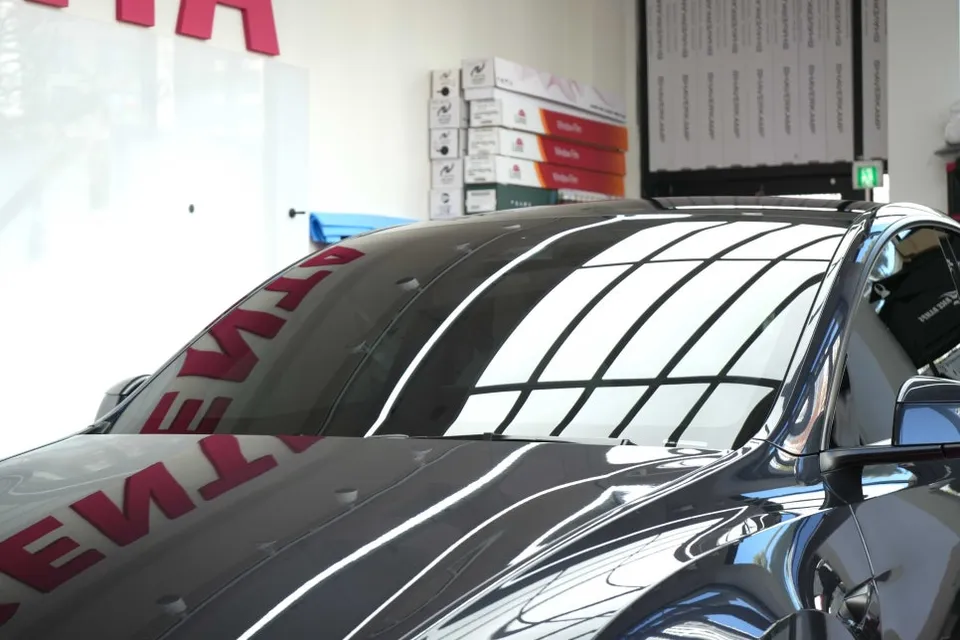 Tesla Model Y new car package - Tesla Model Y Juniper Tinting Review: Saint-Gobain Hu-R photo 5
