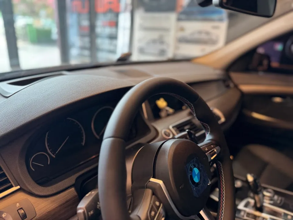 BMW 5GT F07 steering wheel - BMW 5GT F07 M Steering Wheel Upgrade Review photo 4