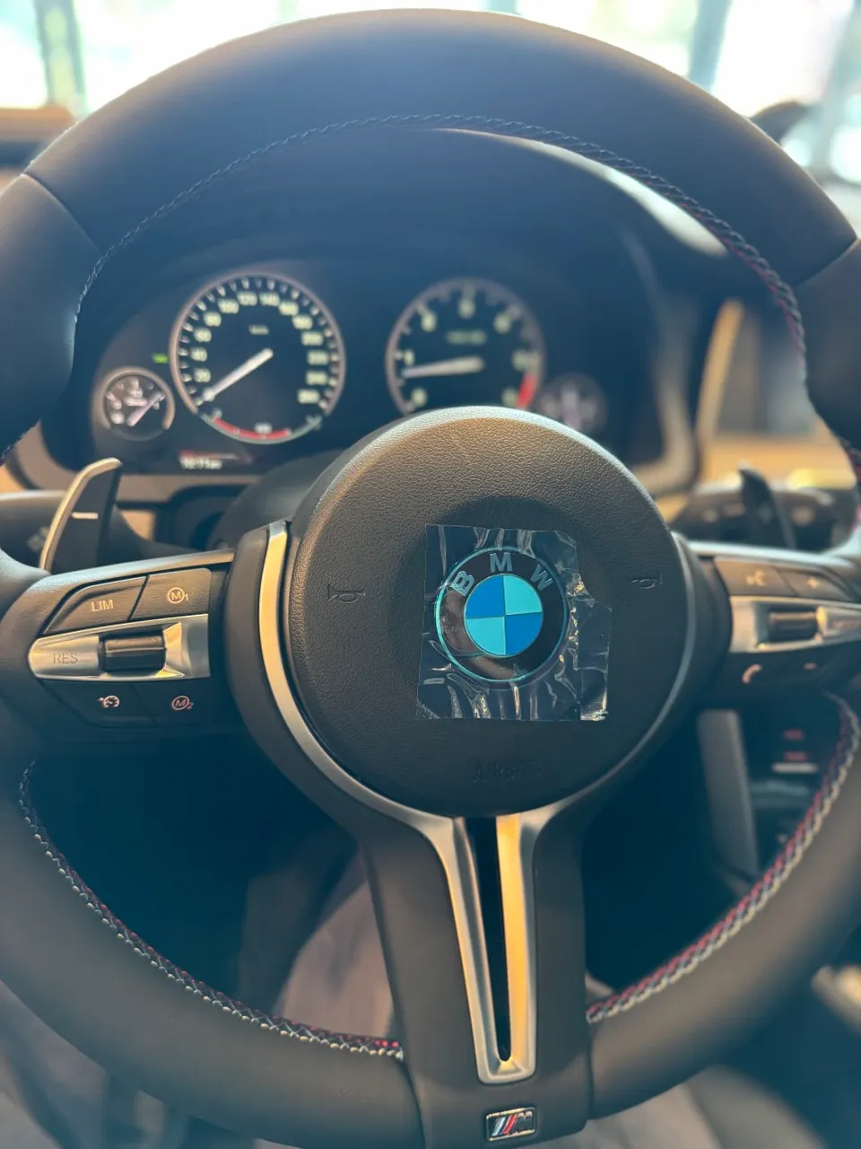 BMW 5GT F07 steering wheel - BMW 5GT F07 M Steering Wheel Upgrade Review photo 7