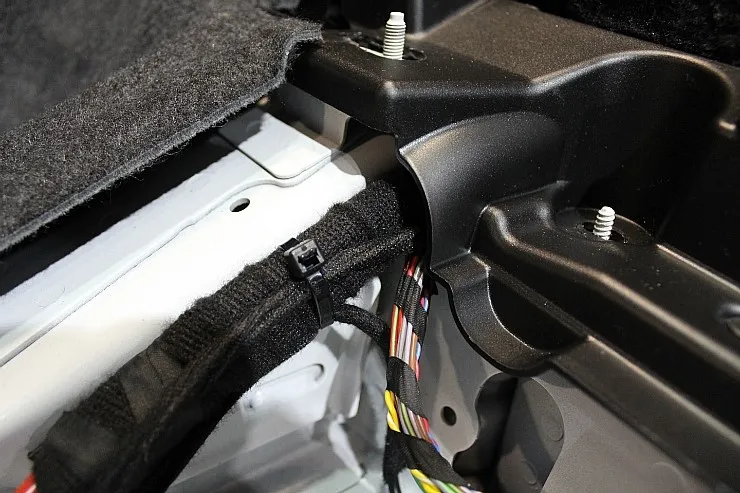 BMW 5 Series GT dash cam - BMW 5GT Dash Cam Installation - EcoPowerPack 10C photo 4