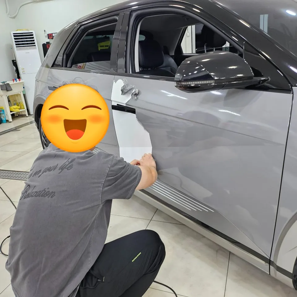 Hyundai IONIQ 5のカーラッピング事例|2年後の状態 施工写真 2-3