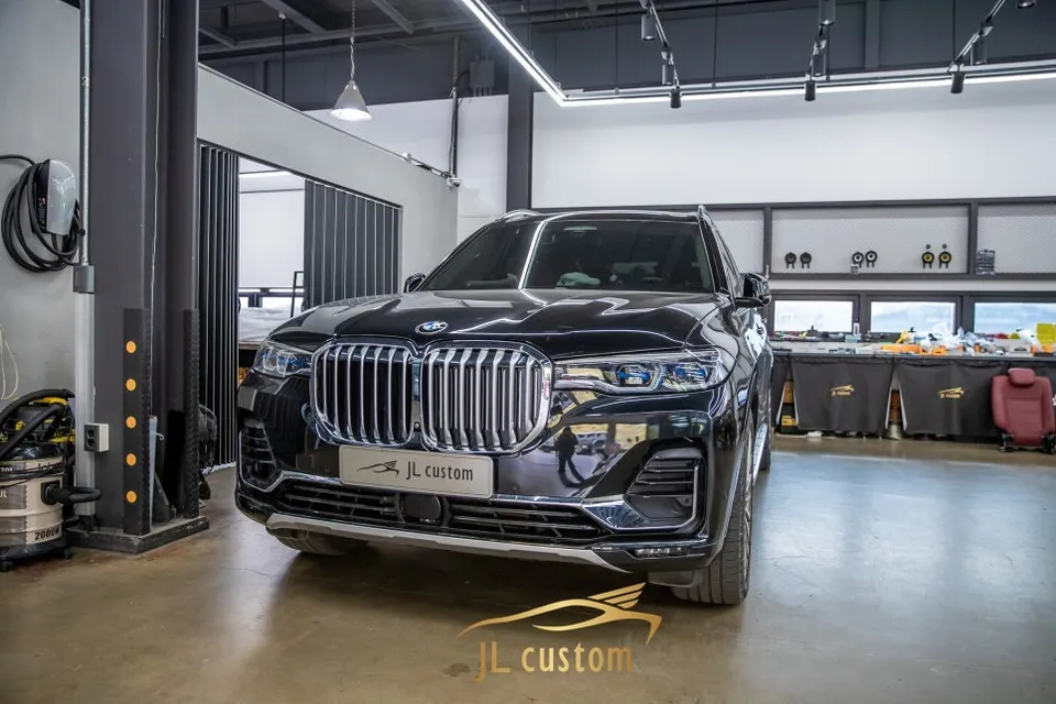 BMW X7 Ambient Lighting Review — Elevate Night Driving Mood photo 1
