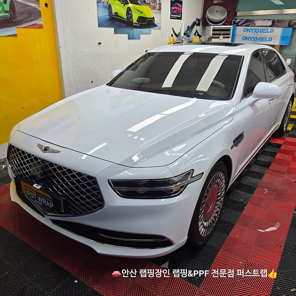 Genesis G90のカーラッピング事例|ハイグロスホワイトの高級感 施工写真 2-1