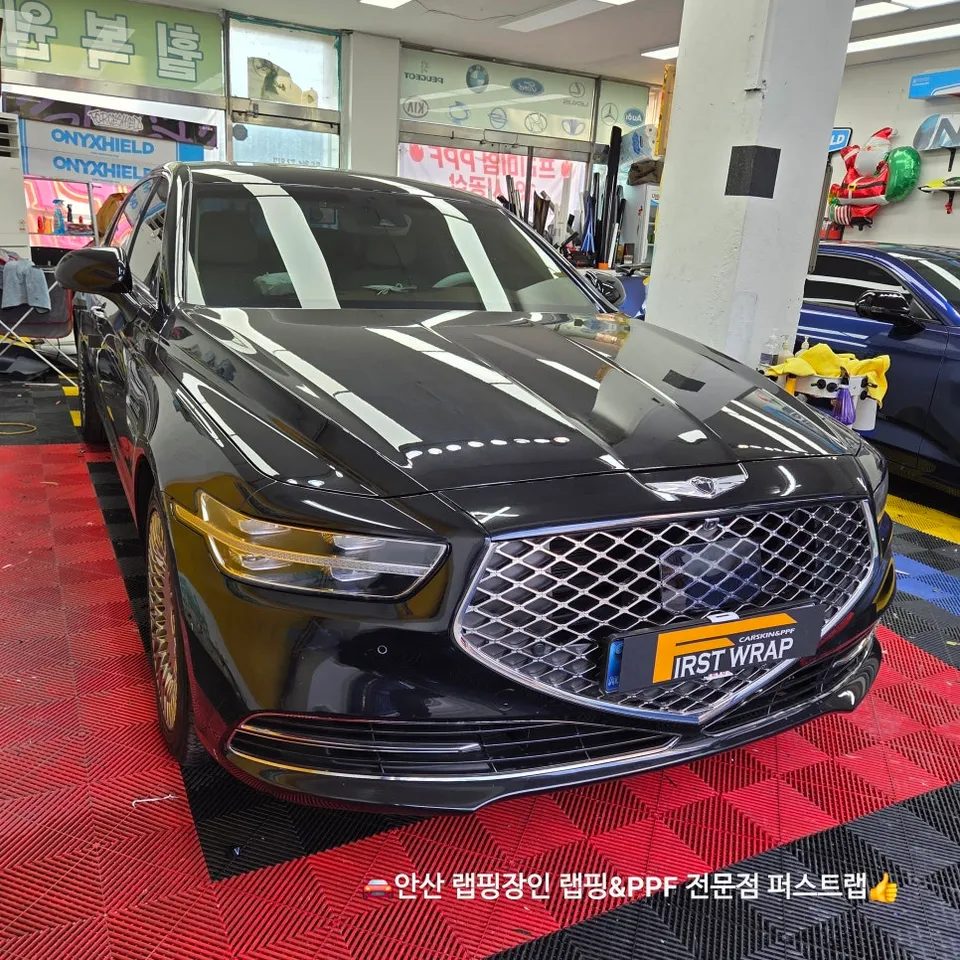 Genesis G90のカーラッピング事例|ハイグロスホワイトの高級感 施工写真 2-2