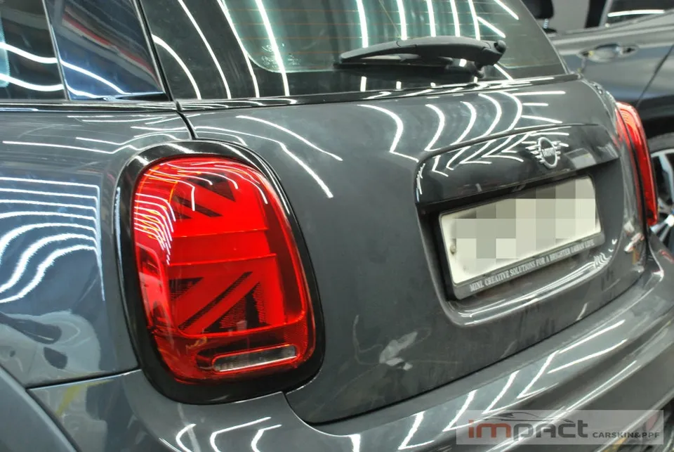 MINI MINI Cooperのカーラッピング事例｜クロームパーツの印象変化 施工写真 2-2