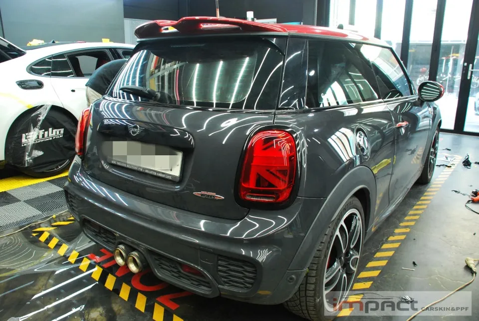 MINI MINI Cooperのカーラッピング事例｜クロームパーツの印象変化 施工写真 3-2