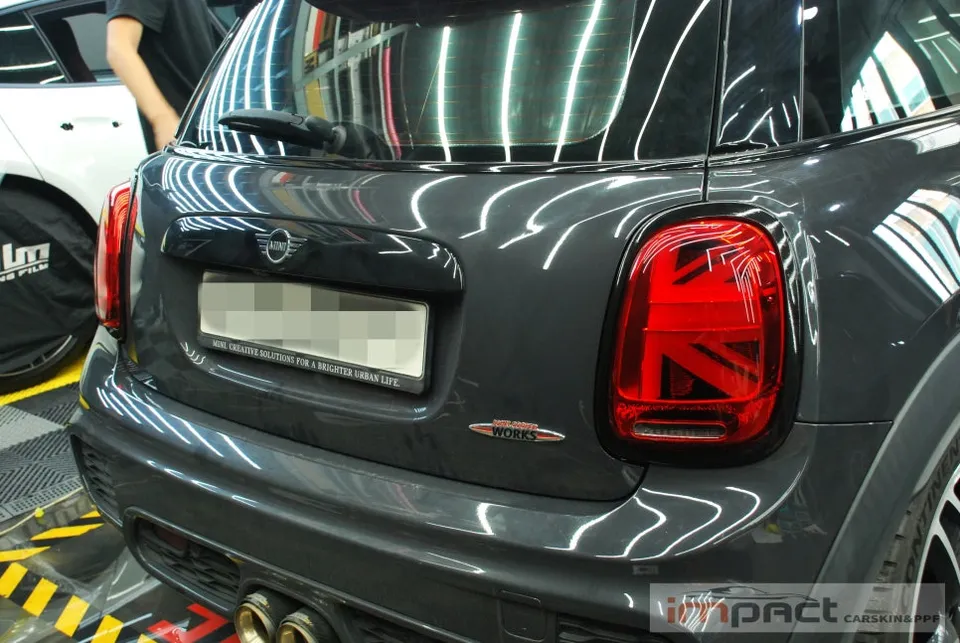 MINI MINI Cooperのカーラッピング事例｜クロームパーツの印象変化 施工写真 1-3