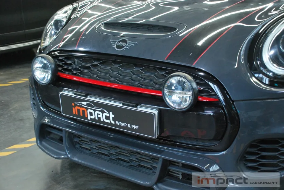 MINI MINI Cooperのカーラッピング事例｜クロームパーツの印象変化 施工写真 2-3