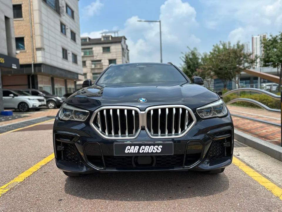 BMW X6 vinyl wrap installation result