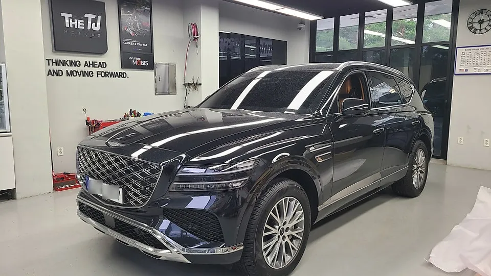 Genesis GV80 body kit installation result