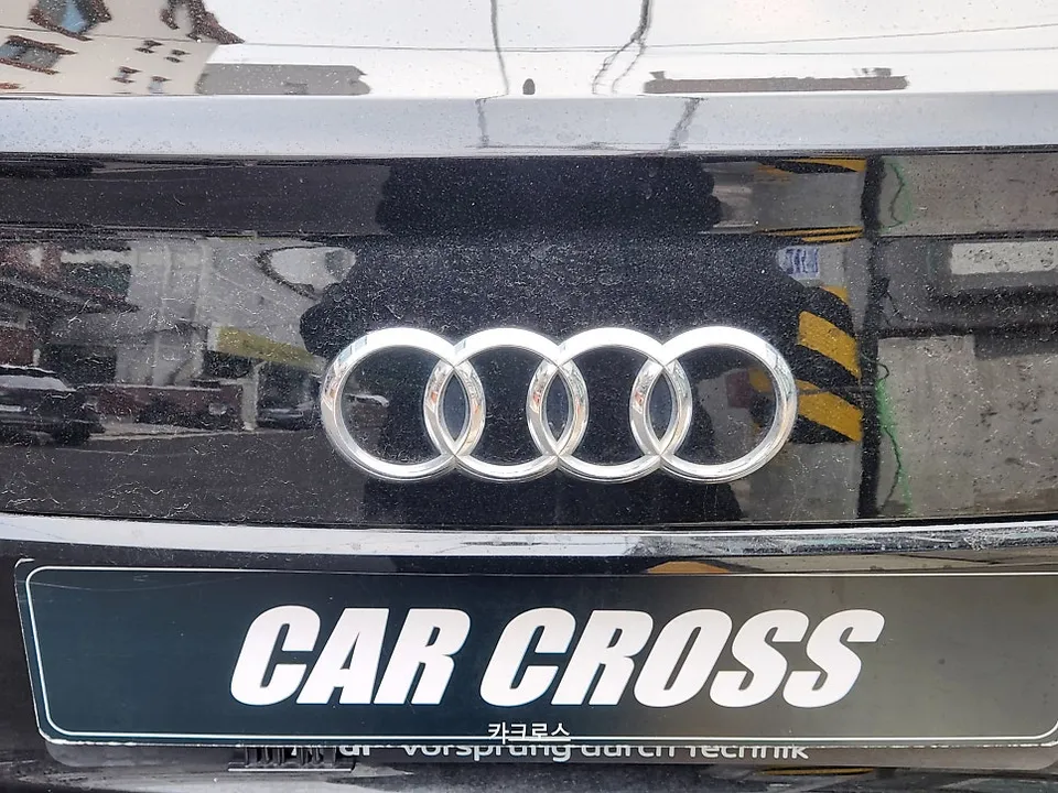 Audi A6のカーラッピング事例 施工写真 1-2