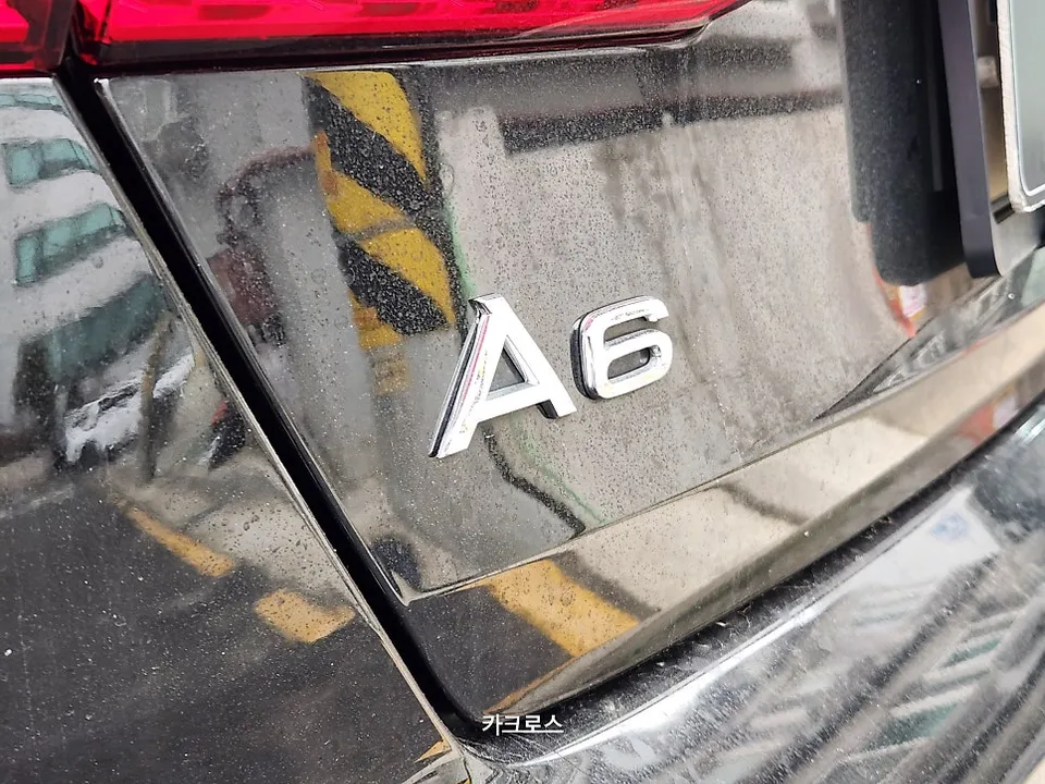 Audi A6のカーラッピング事例 施工写真 2-2