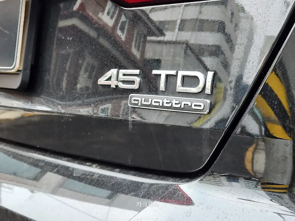 Audi A6のカーラッピング事例 施工写真 4-2