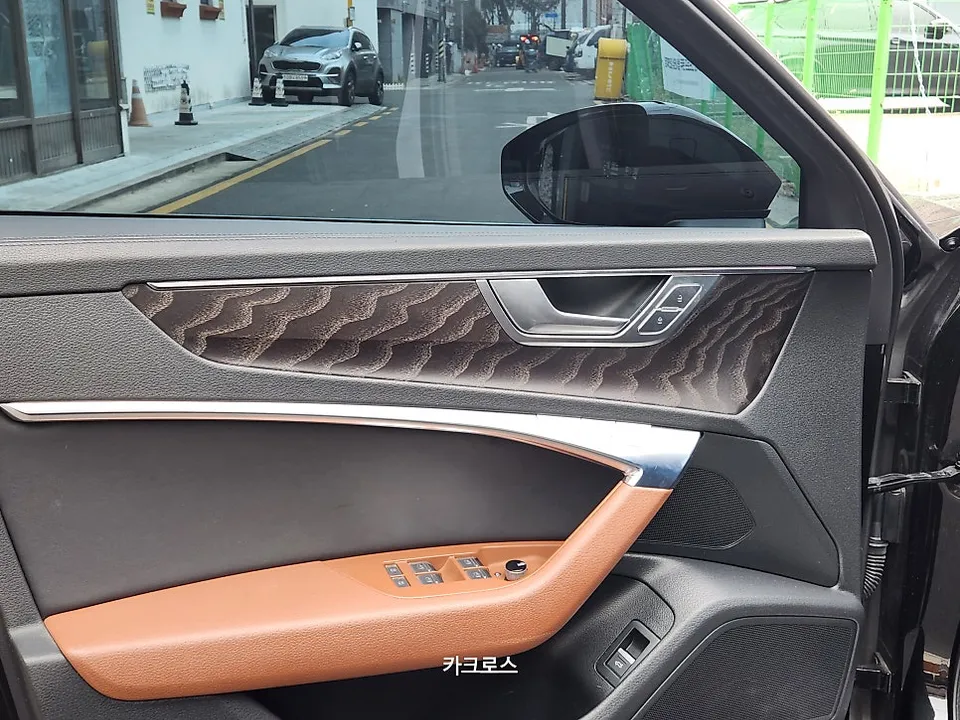 Audi A6のカーラッピング事例 施工写真 1-3