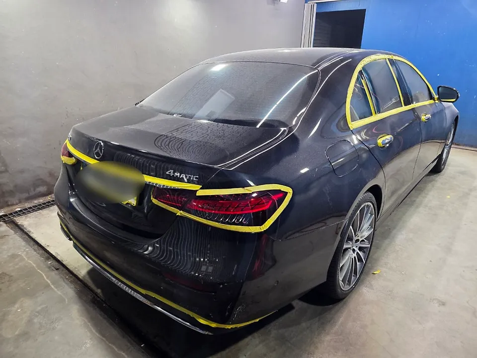 Mercedes-Benz E-Class W212のガラスコーティング事例 施工写真 6