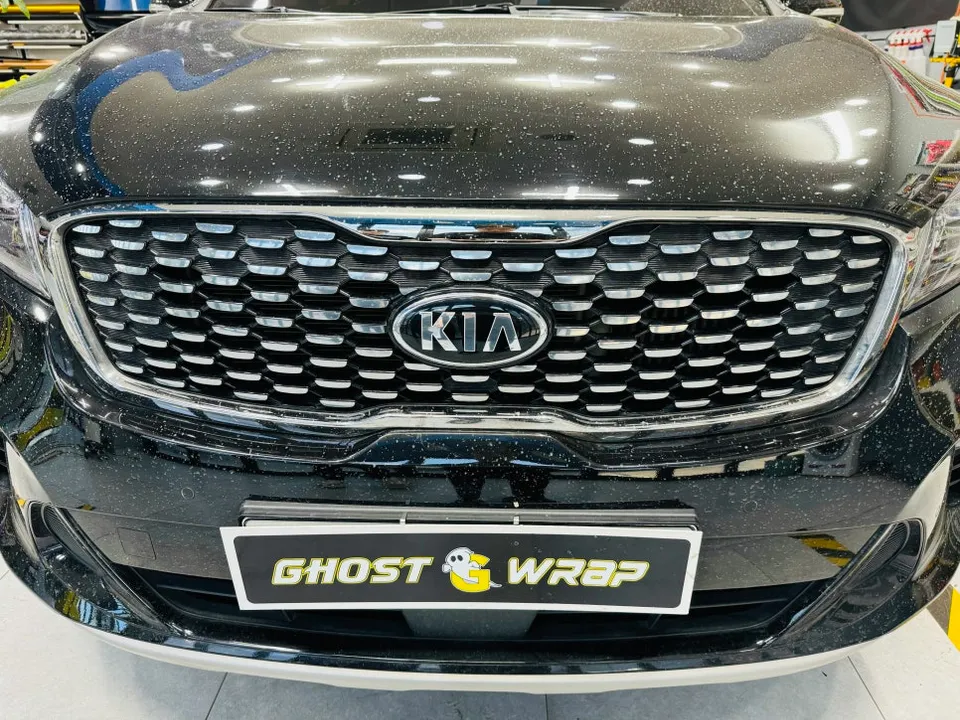 Kia Sorentoのカーラッピング事例 施工写真 2-1