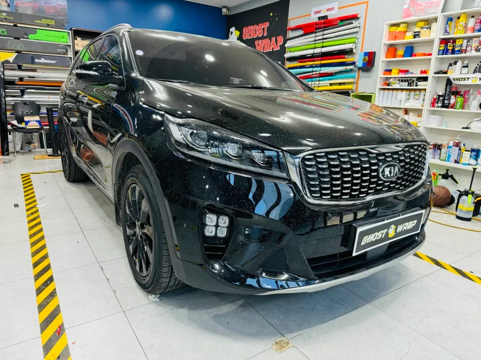 Kia Sorentoのカーラッピング事例 施工写真 3-1