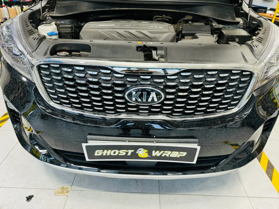 Kia Sorentoのカーラッピング事例 施工写真 4-1
