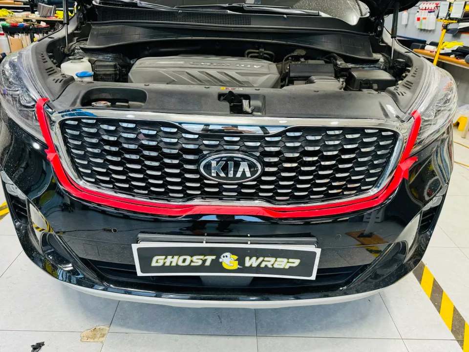 Kia Sorentoのカーラッピング事例 施工写真 1-2