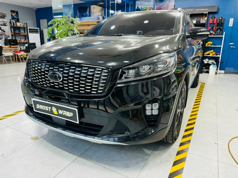 Kia Sorentoのカーラッピング事例 施工写真 4-2