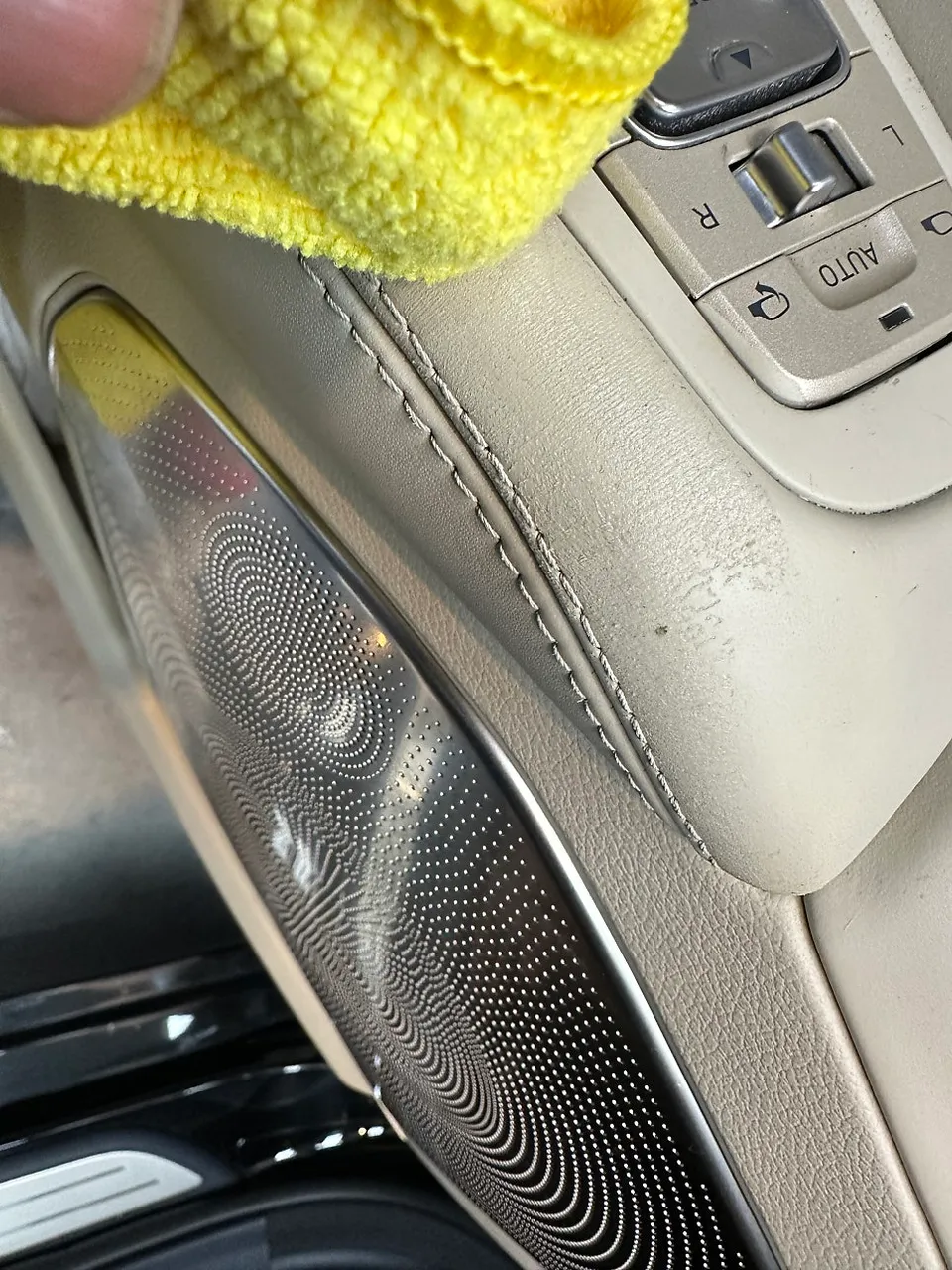 Genesis EQ900 PPF施工事例|ヘッドライト保護と仕上がり 施工写真 3-2