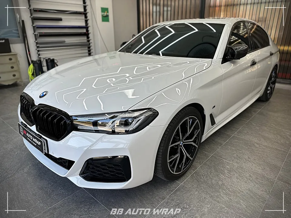 BMW 5 Series G30 カーラッピング事例|費用目安・仕上がり 施工写真 2-1