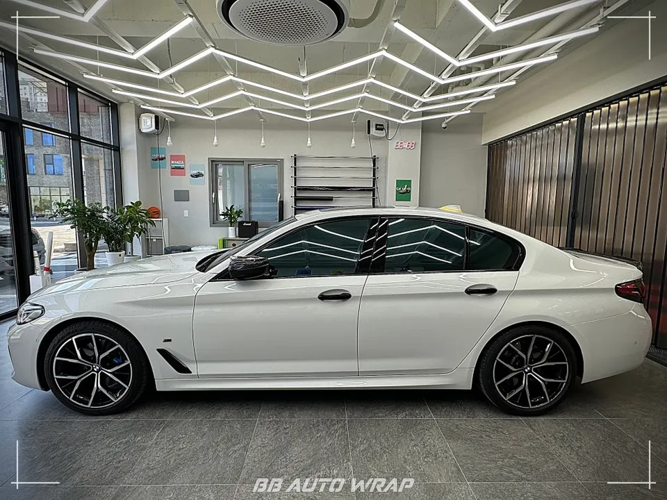 BMW 5 Series G30 カーラッピング事例|費用目安・仕上がり 施工写真 1-2