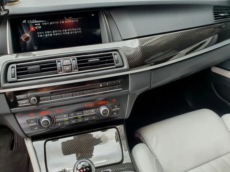 BMW M5 interior customization - BMW M5 Interior Carbon Hydrographics Review — Enhanced Luxury photo 9