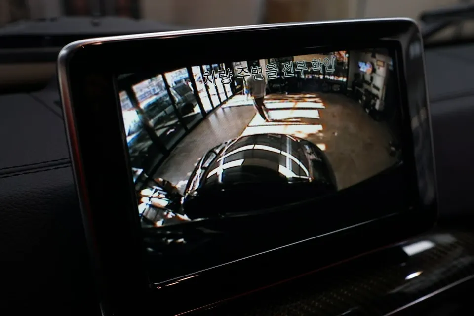 Mercedes-Benz G63 AMG W463 around view - Mercedes-Benz G63 AMG Surround View Upgrade: Enhanced Vision photo 5