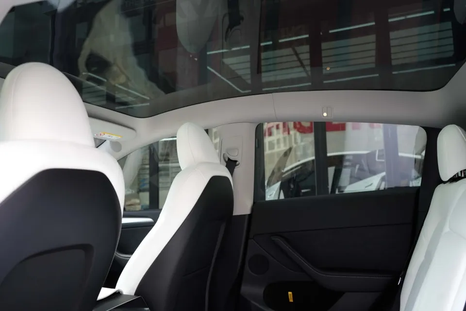 Tesla Model Y new car package - Tesla Model Y New Car Package Review — Enhanced Visibility & Priv photo 3