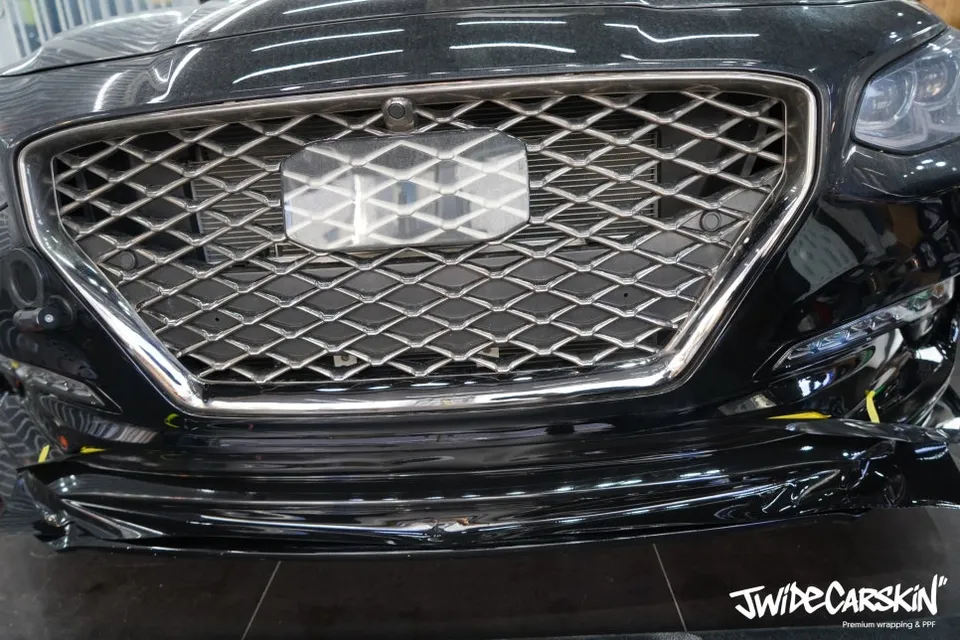 Hyundai Azeraのカーラッピング事例｜費用目安・仕上がり 施工写真 1-2