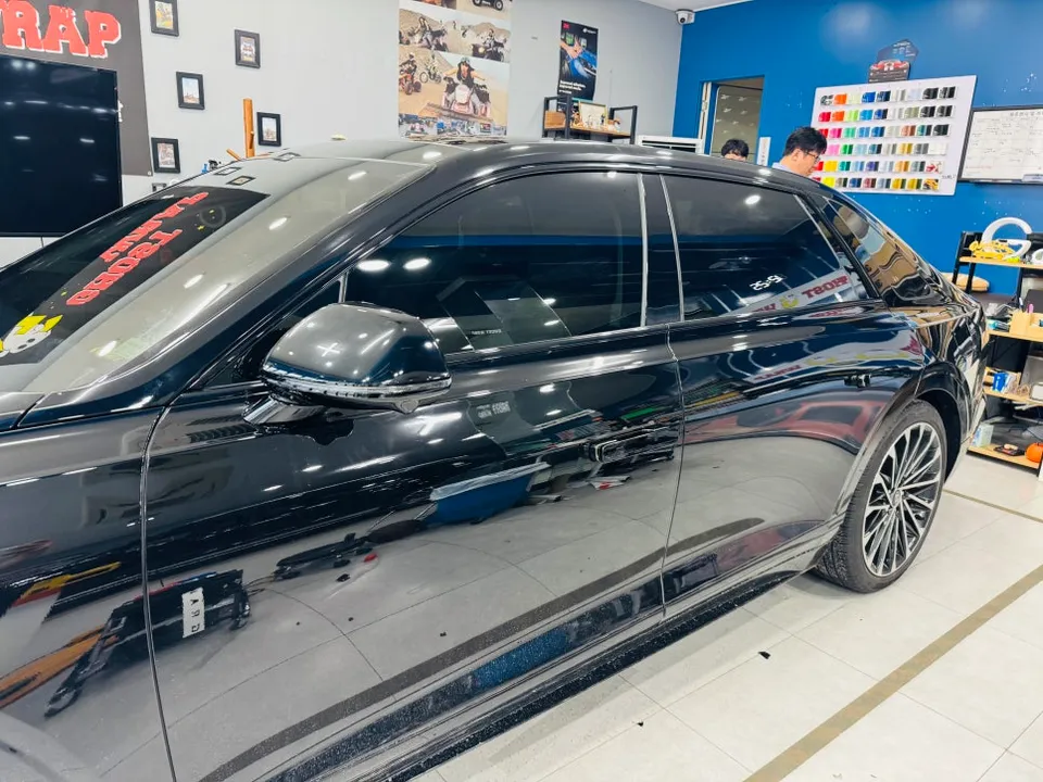 Hyundai Azeraのカーラッピング事例｜クロームパーツのブラックアウト 施工写真 1-3