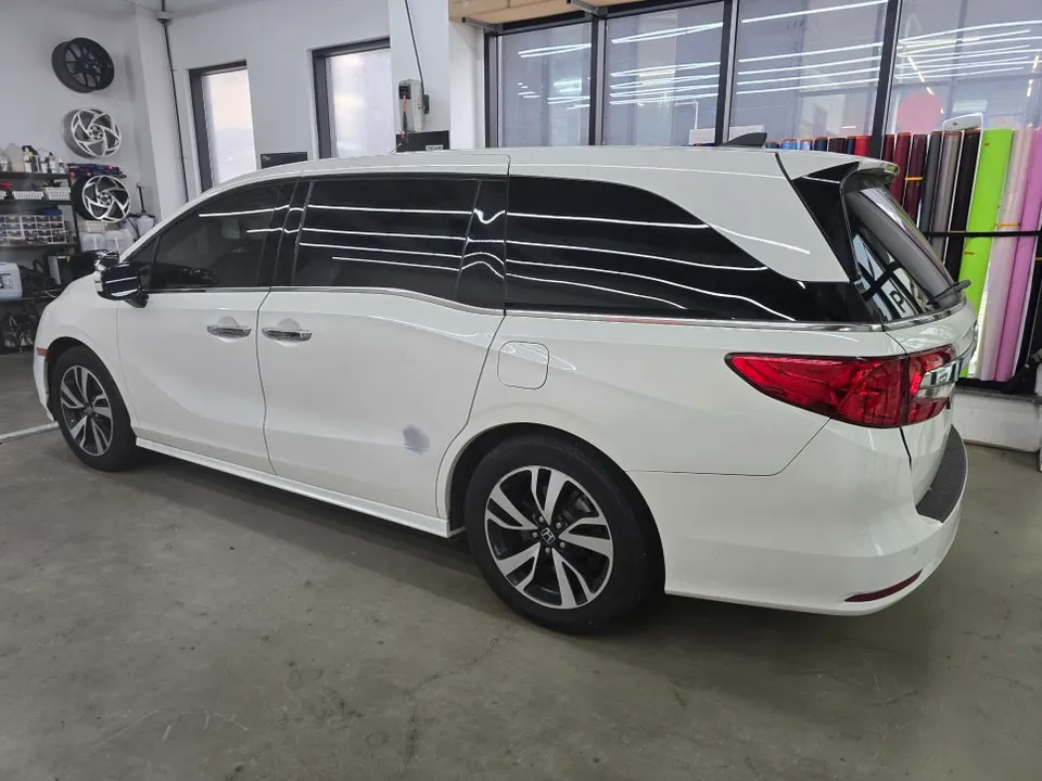 Honda Odysseyのカーラッピング事例｜ARマットエメラルド 施工写真 2-1