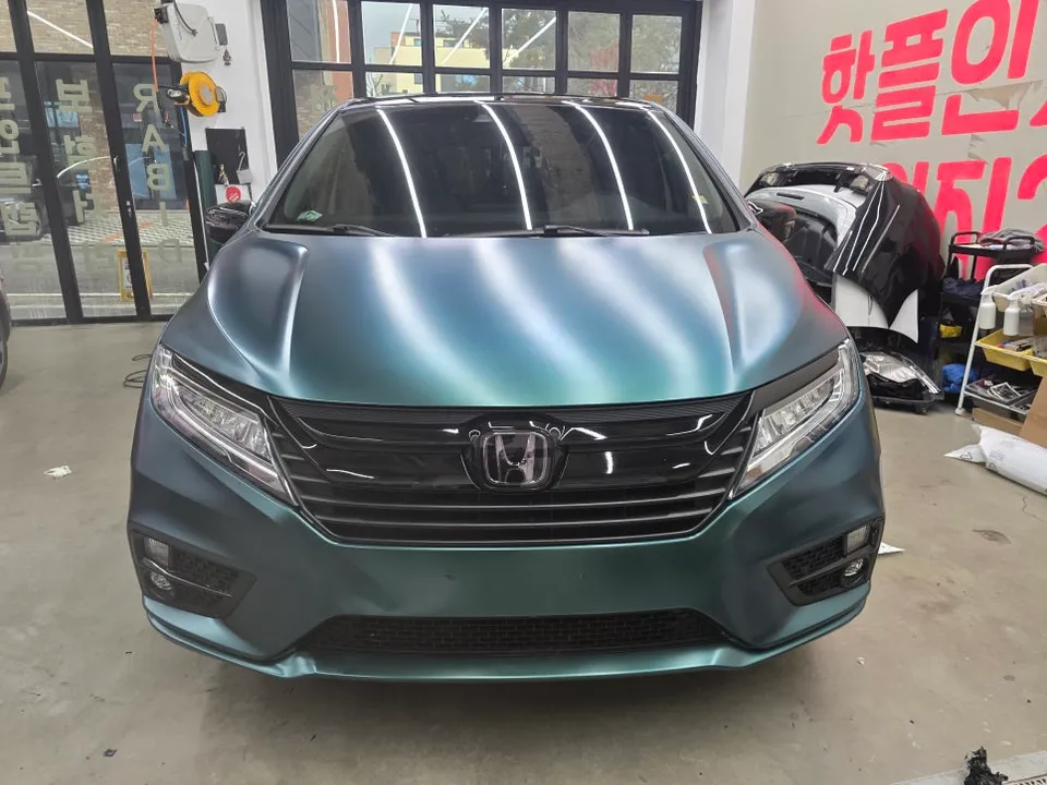 Honda Odysseyのカーラッピング事例｜ARマットエメラルド 施工写真 2-3
