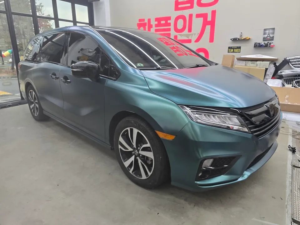 Honda Odysseyのカーラッピング事例｜ARマットエメラルド 施工写真 3-3