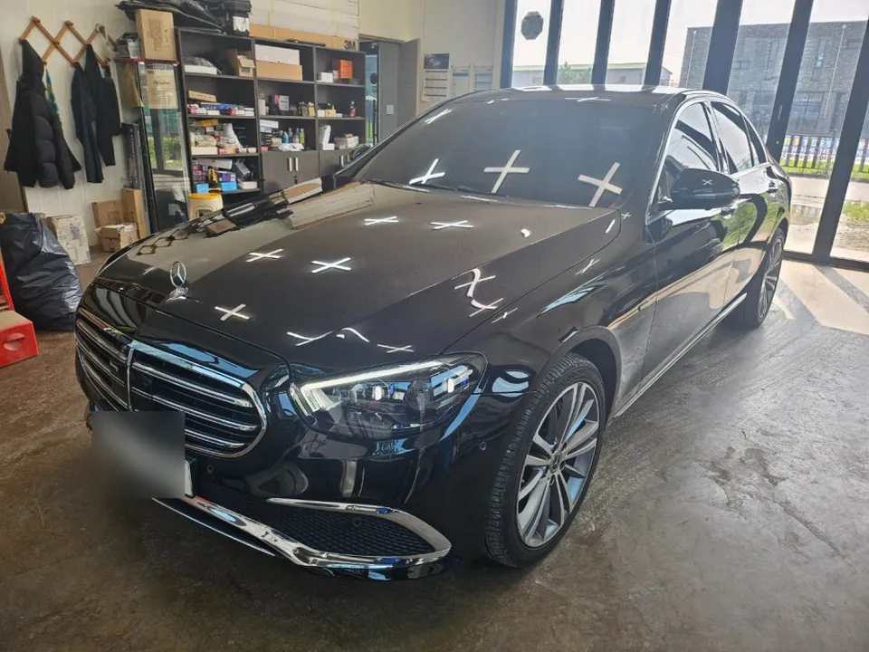 Mercedes-Benz E-Class W213 ambient lighting installation result
